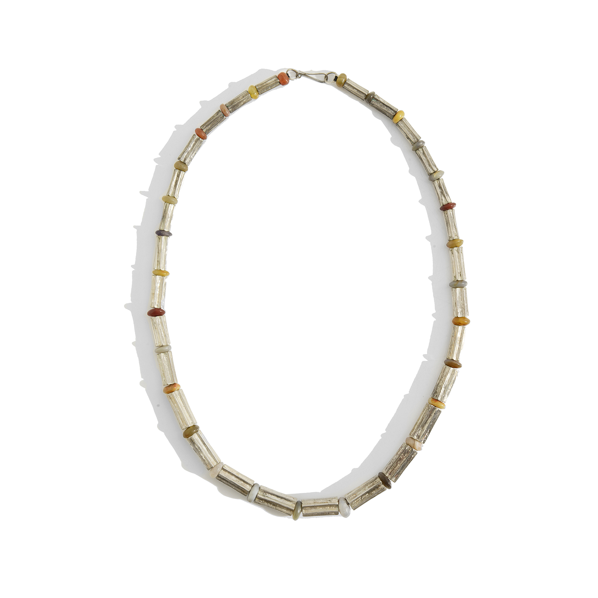 A silver and agate necklace made by Bryan Illsley in 1997 sold at auction by Maak