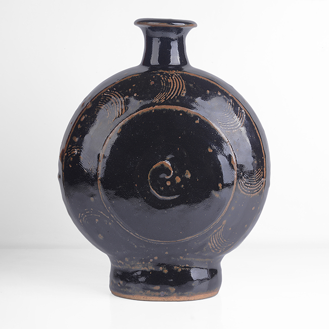Discover artists at Maak gallery
