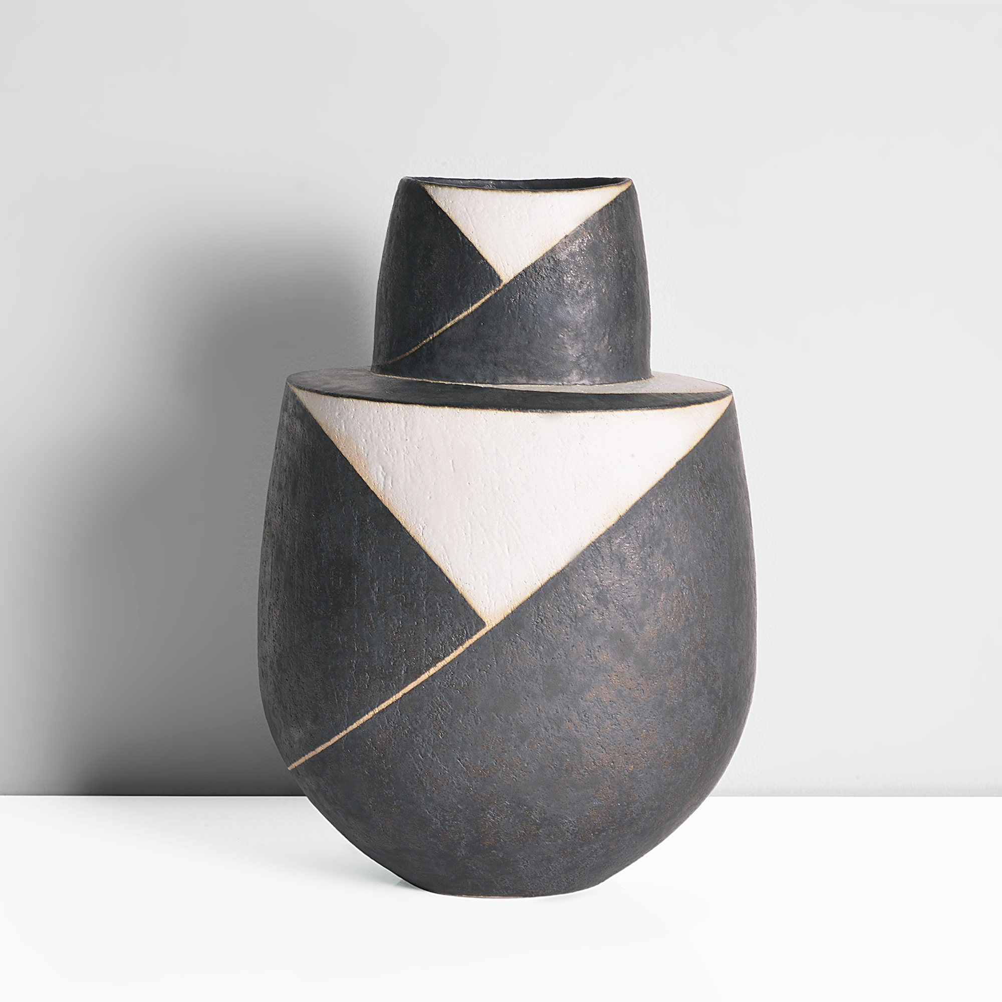 Maak | John Ward, Oval Shouldered Pot, circa 2004