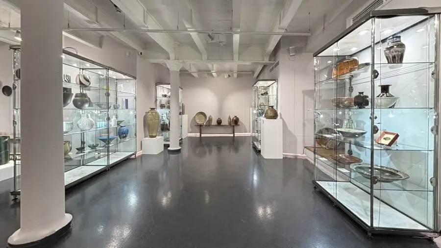 Virtual viewing of contemporary ceramics and Japanese craft at Maak